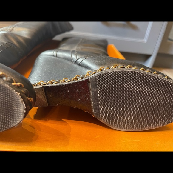 CHANEL - Picture 4 of 4